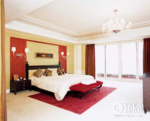 Weakened red-and-gold is a stimulating color, mix in the bedroom you can use other colors, to avoid insomnia.