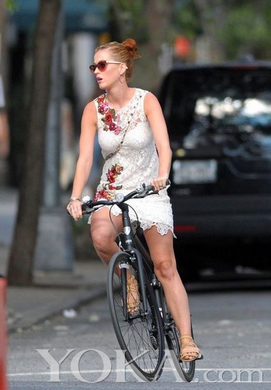 Favorite star Bicycle Chic fashion street and then renewing cycle of love
